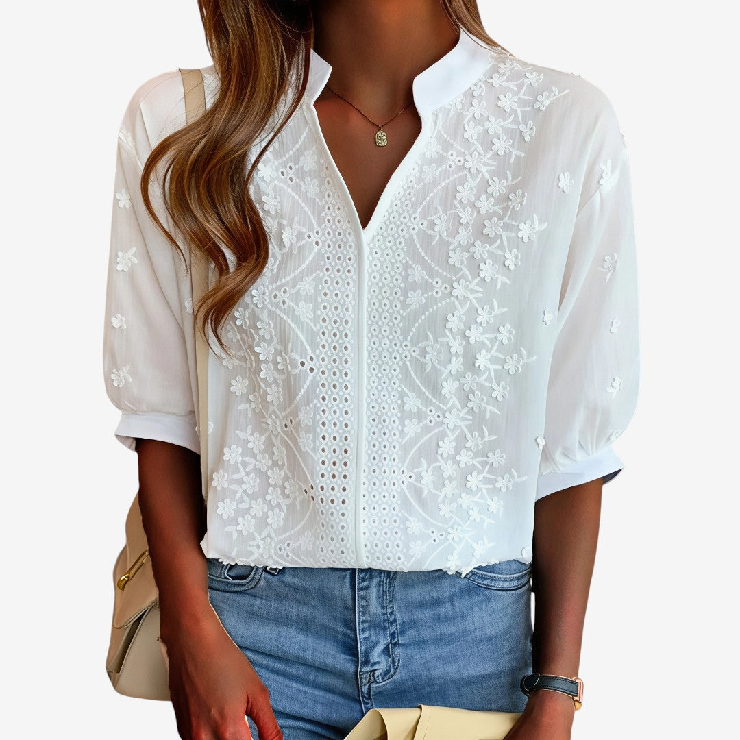 Cambria | Bestickte Bluse mit Schlitzkragen